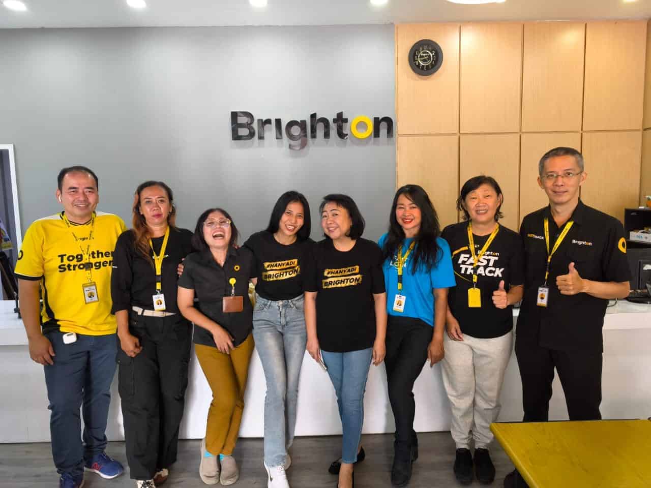 Warna Warni Rabu Pagi di Kantor Brighton Teuku Umar