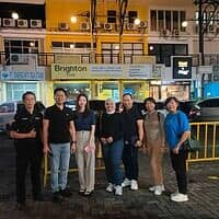 Di Depan Kantor Brighton First Surabaya Bersama Pak Bambang Siaw dan Bu Siangny The Pemilik Brighton Real Estate