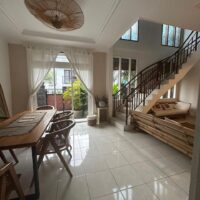 Sewa Tahunan Bulanan Villa Desain Tradisional Bali Hadap Timur 4 Kamar Canggu Badung