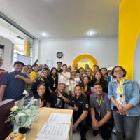 Foto Bersama Owner Brighton Pak Bambang Siauw dan Bu Siangny The Di Brighton Synergy Gatsu Denpasar Kamis 2 Oktober 2025