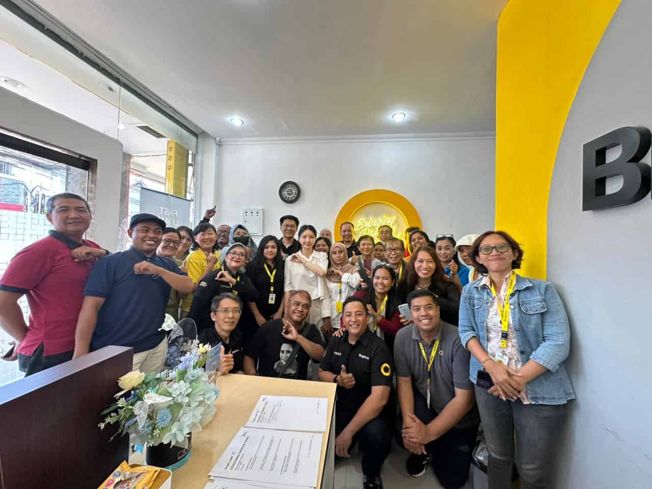 Foto Bersama Owner Brighton Pak Bambang Siauw dan Bu Siangny The Di Brighton Synergy Gatsu Denpasar Kamis 2 Oktober 2025